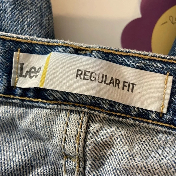 Lee | Regular Fit‎ Medium Wash Distressed Jeans - Picture 7 of 8